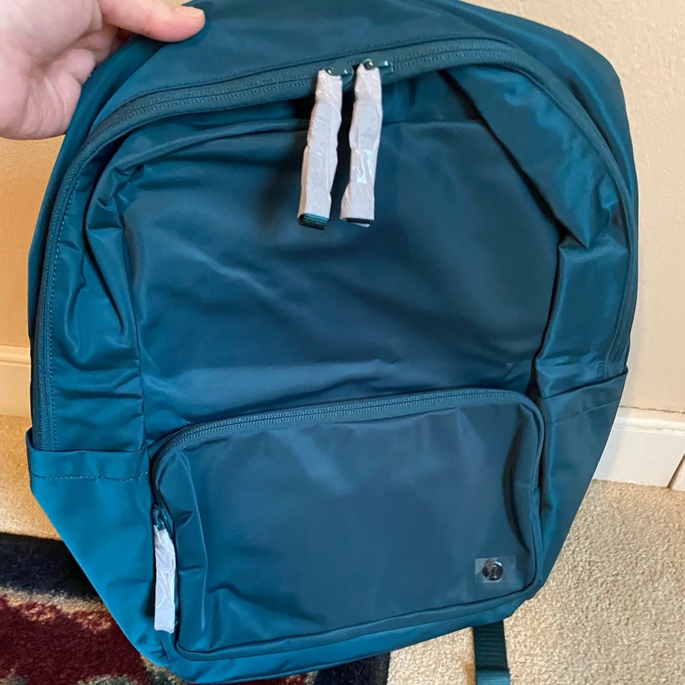 Lululemon Everywhere Backpack NWT green